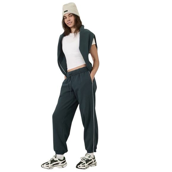 Athleta Cypress White Forever Fleece High Rise Piping Jogger Size Medium - Picture 1 of 10